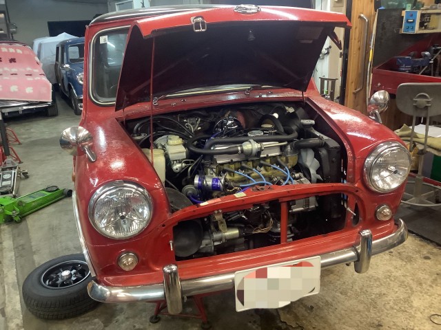 ローバーミニ1000 エンジンオーバーホール フレームレッド
